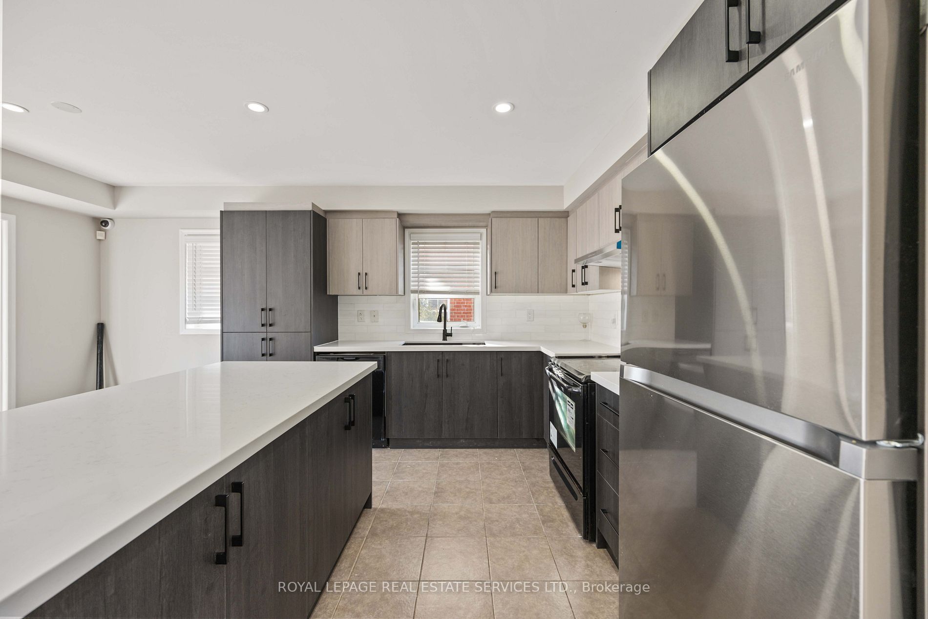 50 Baycliffe Cres