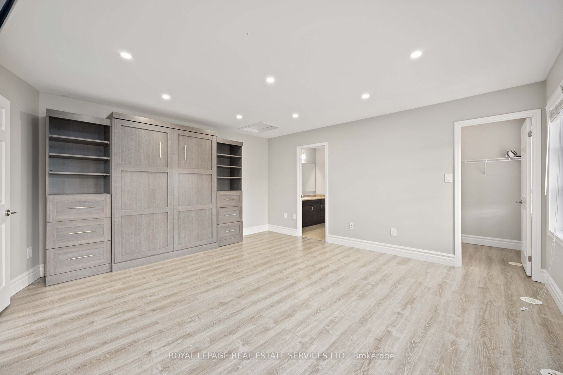 50 Baycliffe Cres