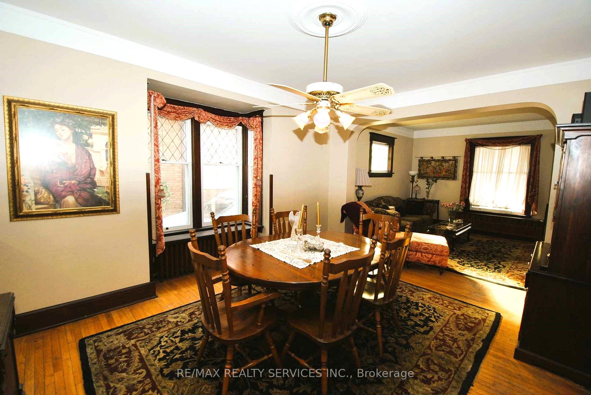 6 Elizabeth St S