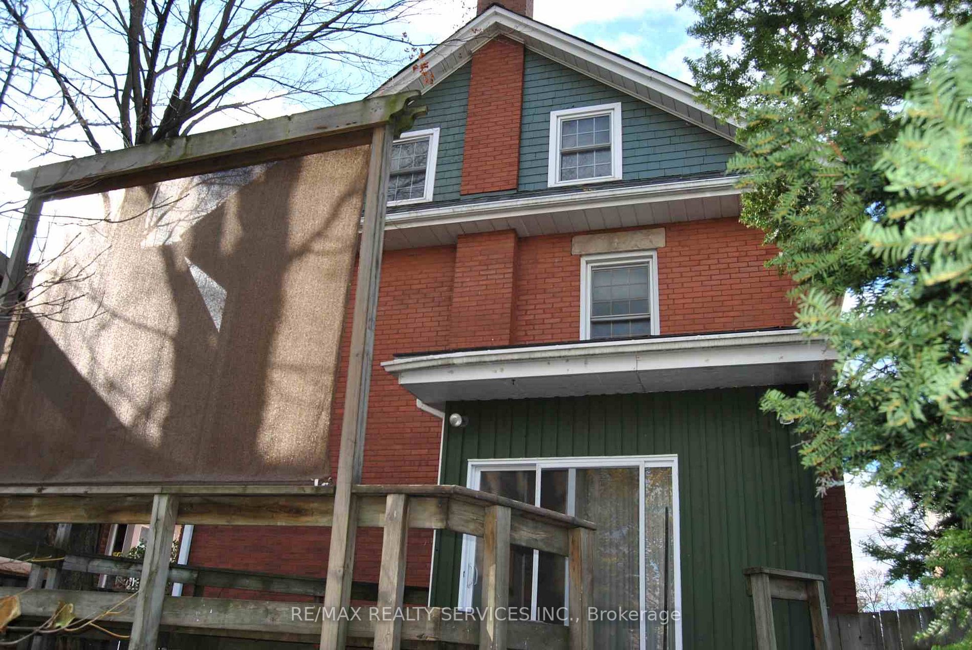 6 Elizabeth St S