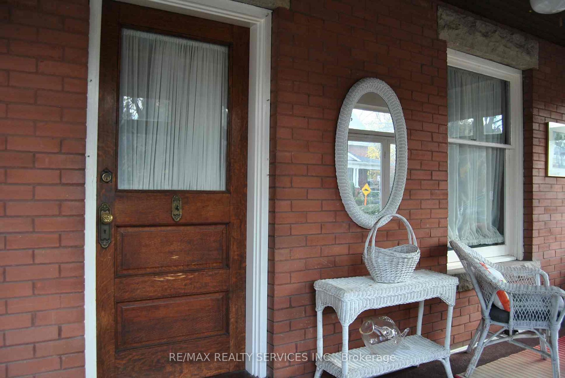 6 Elizabeth St S