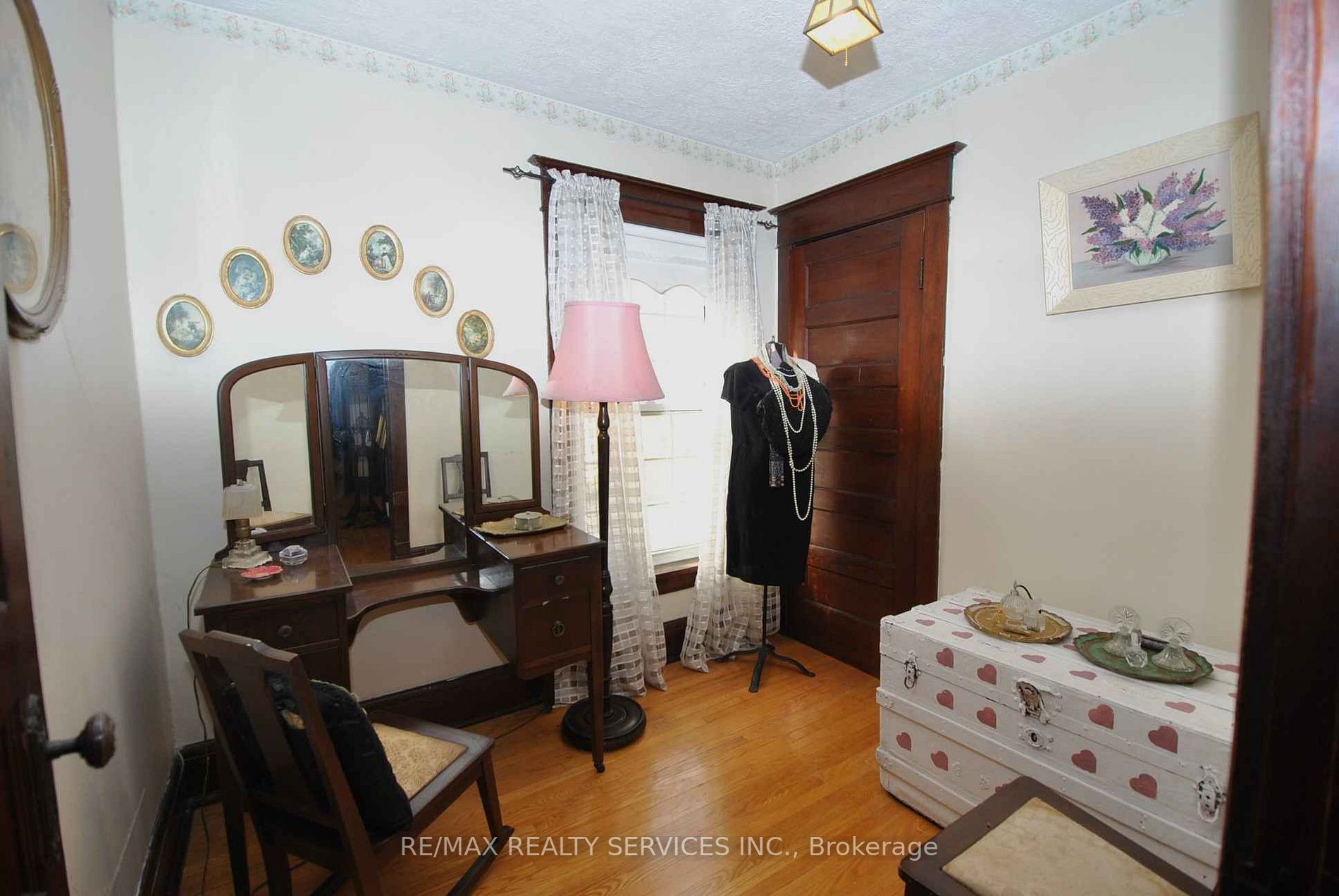 6 Elizabeth St S