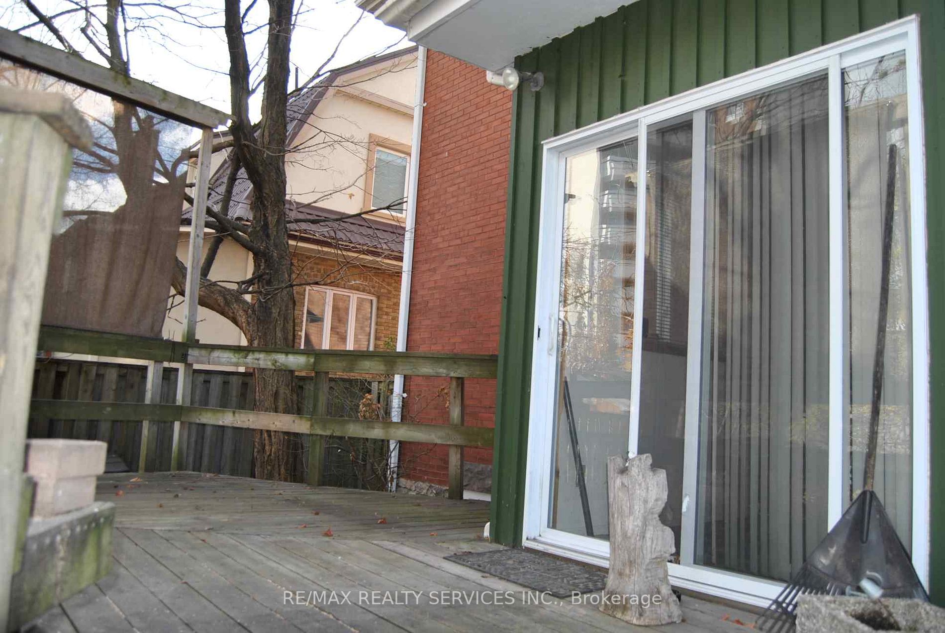 6 Elizabeth St S