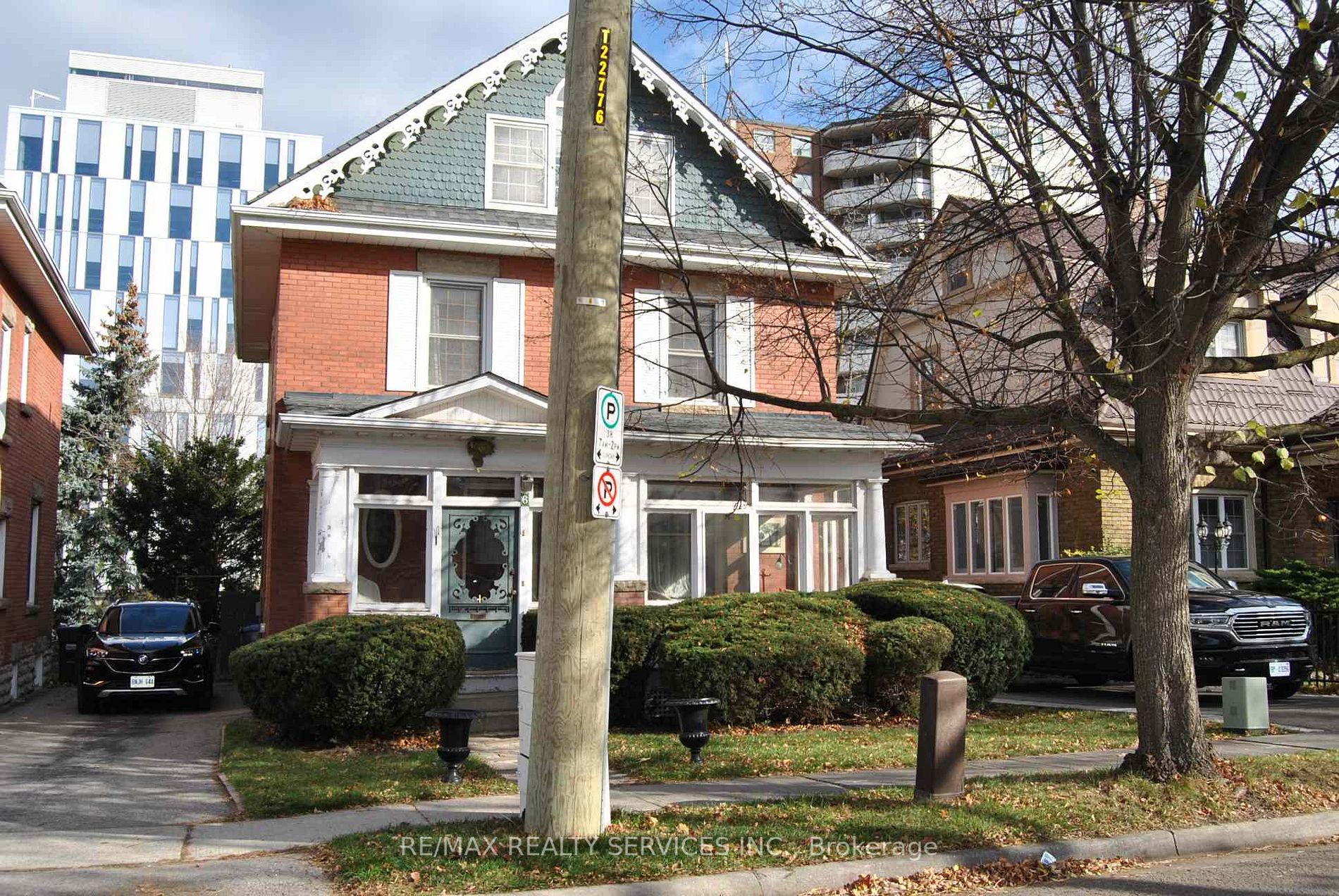 6 Elizabeth St S