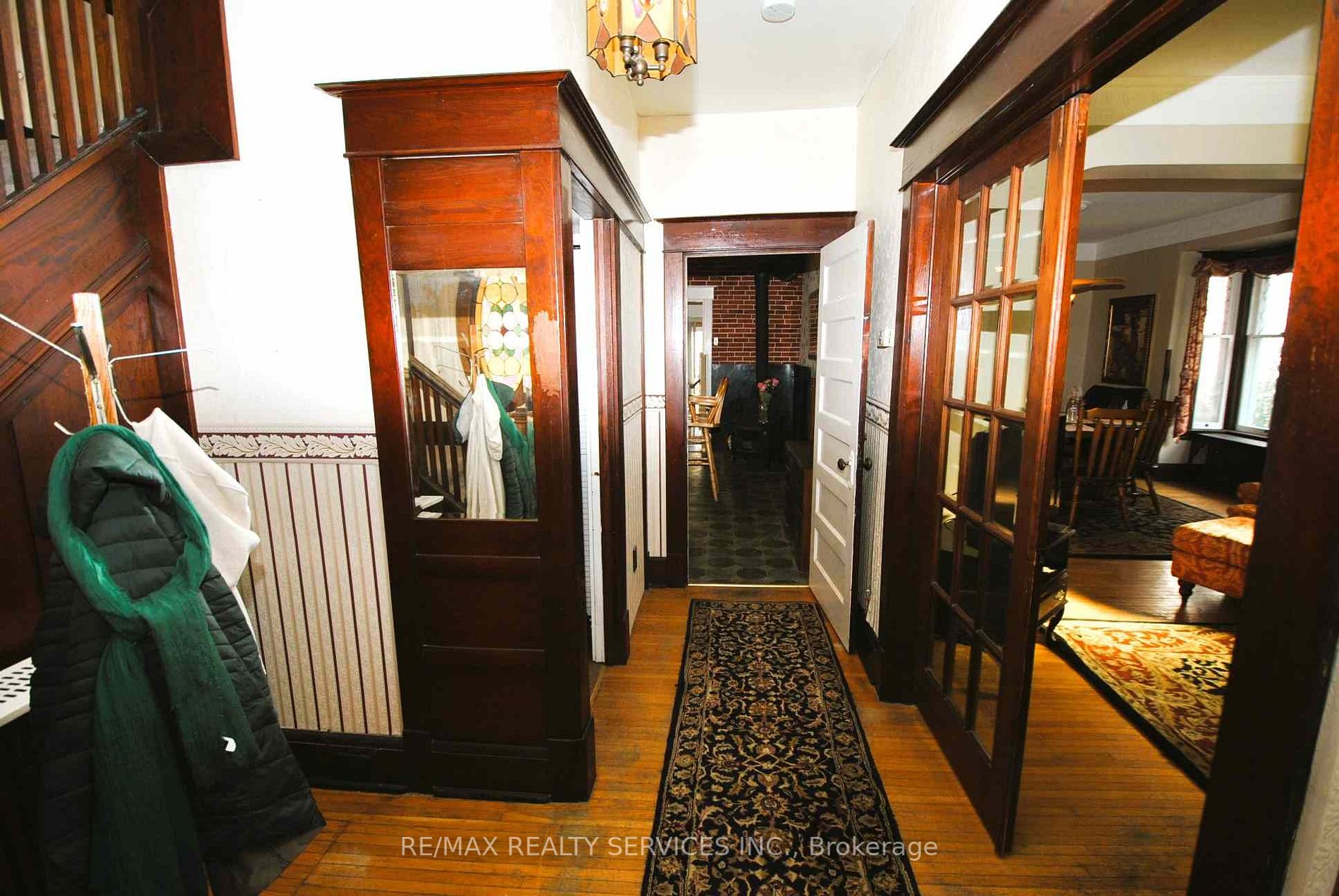 6 Elizabeth St S