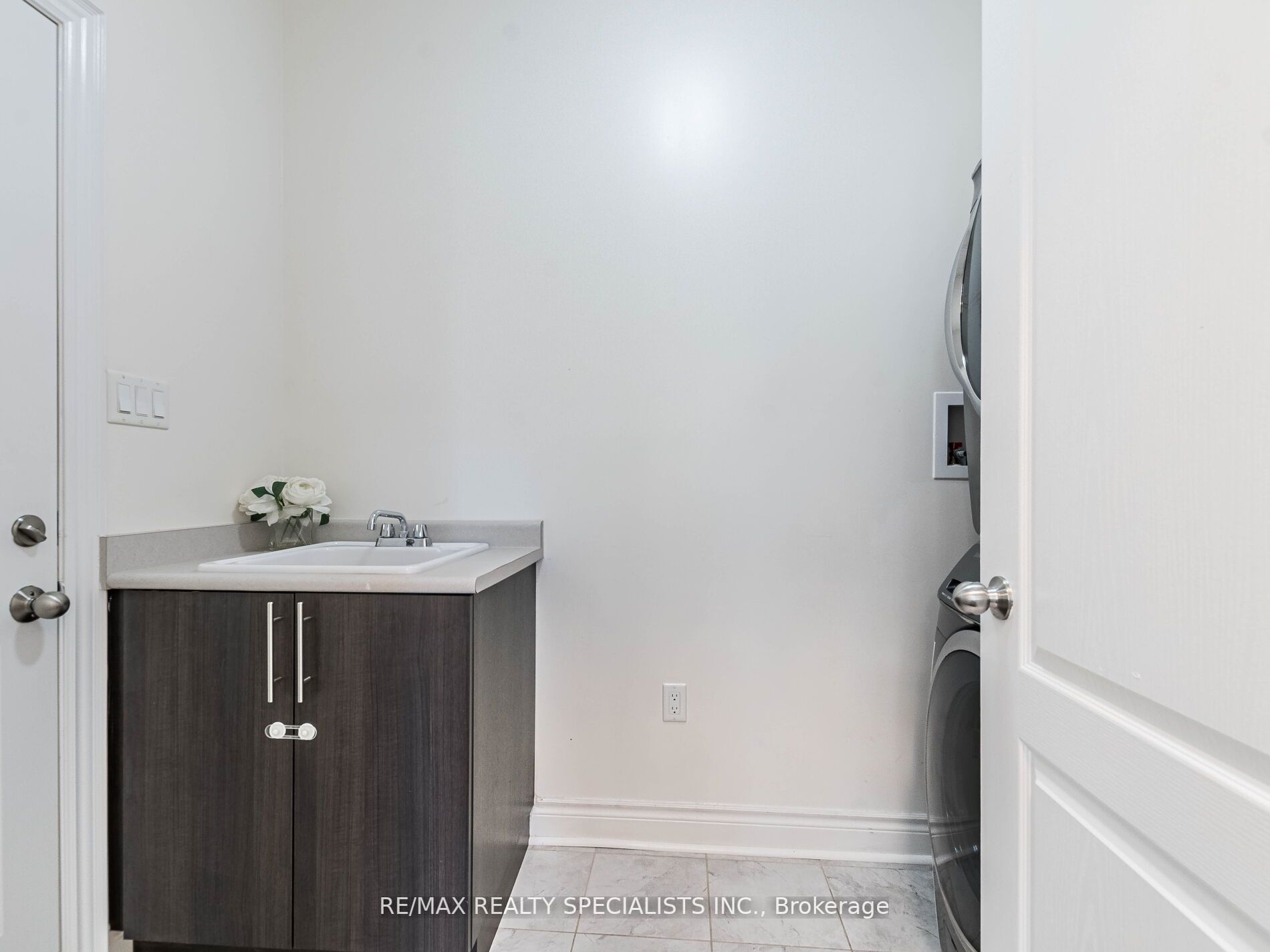 73 Dunley Cres