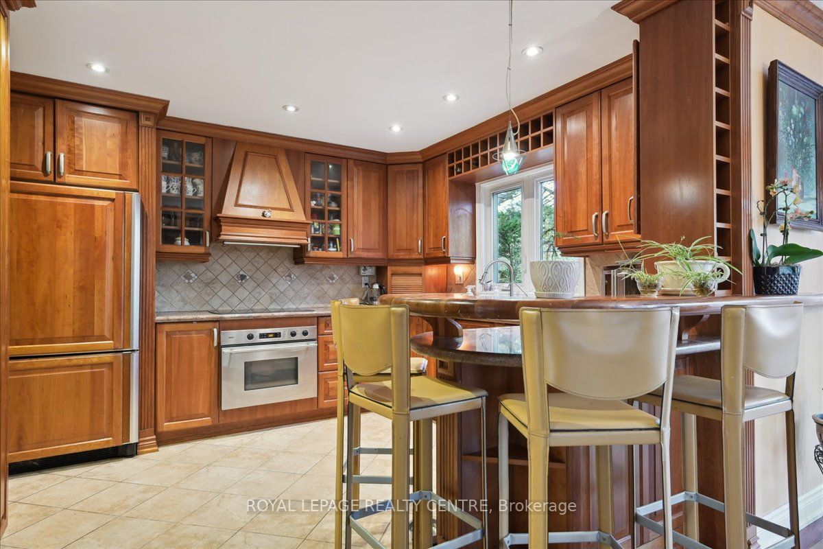 3527 Loyalist Dr