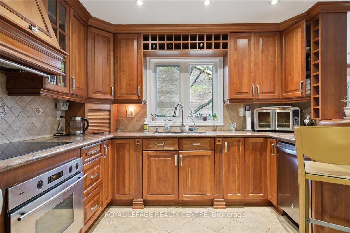 3527 Loyalist Dr