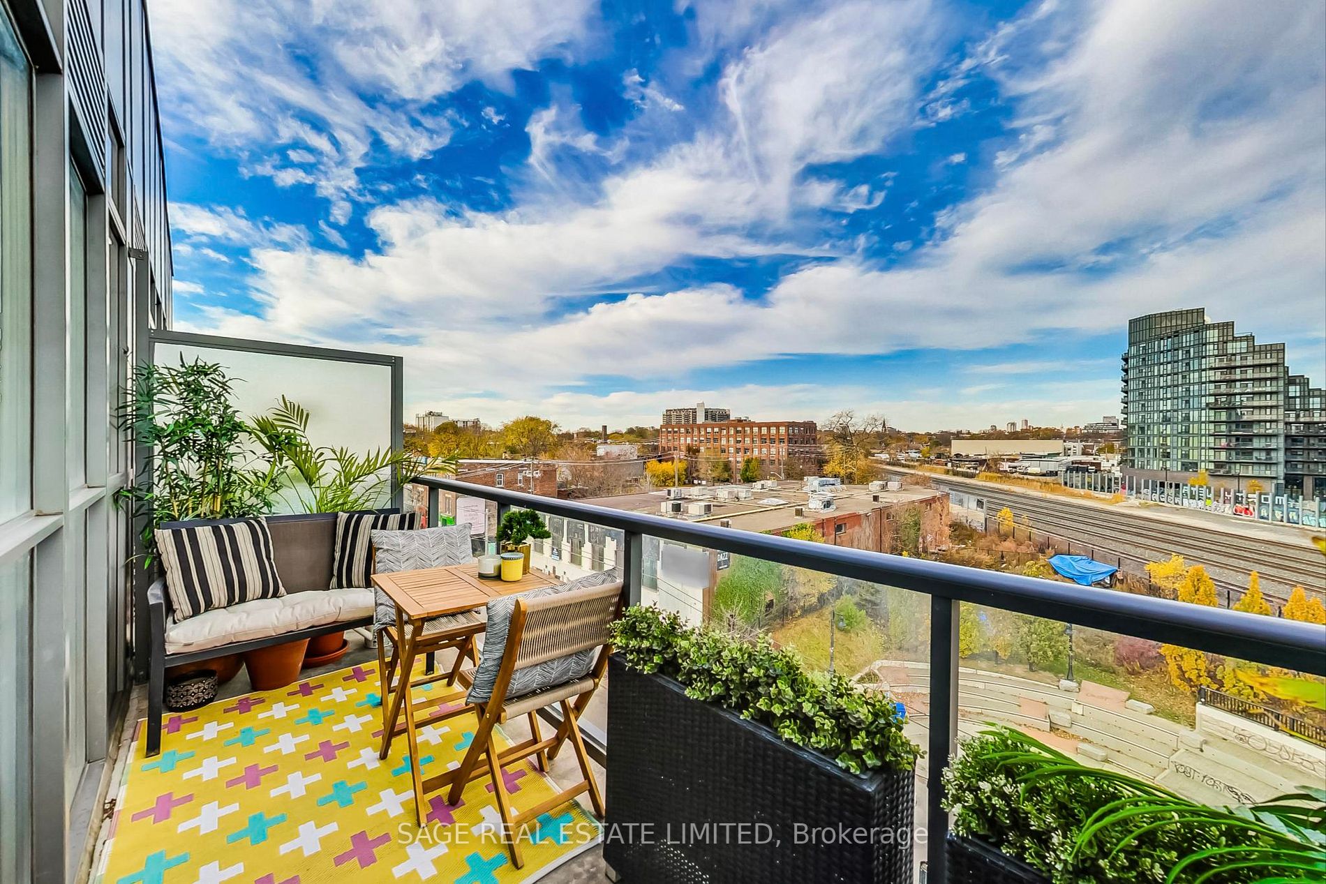 1205 Queen St W, #604