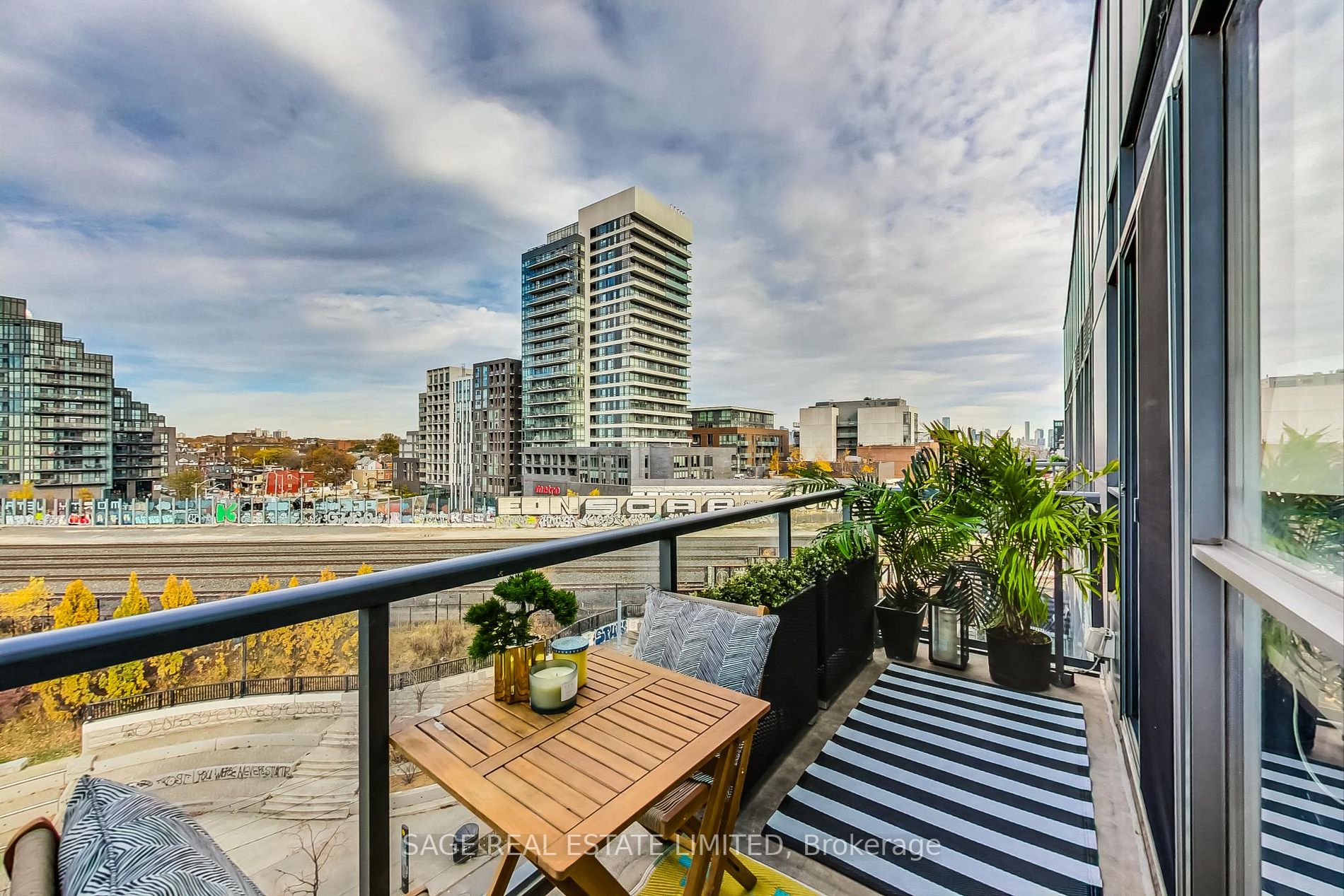 1205 Queen St W, #604