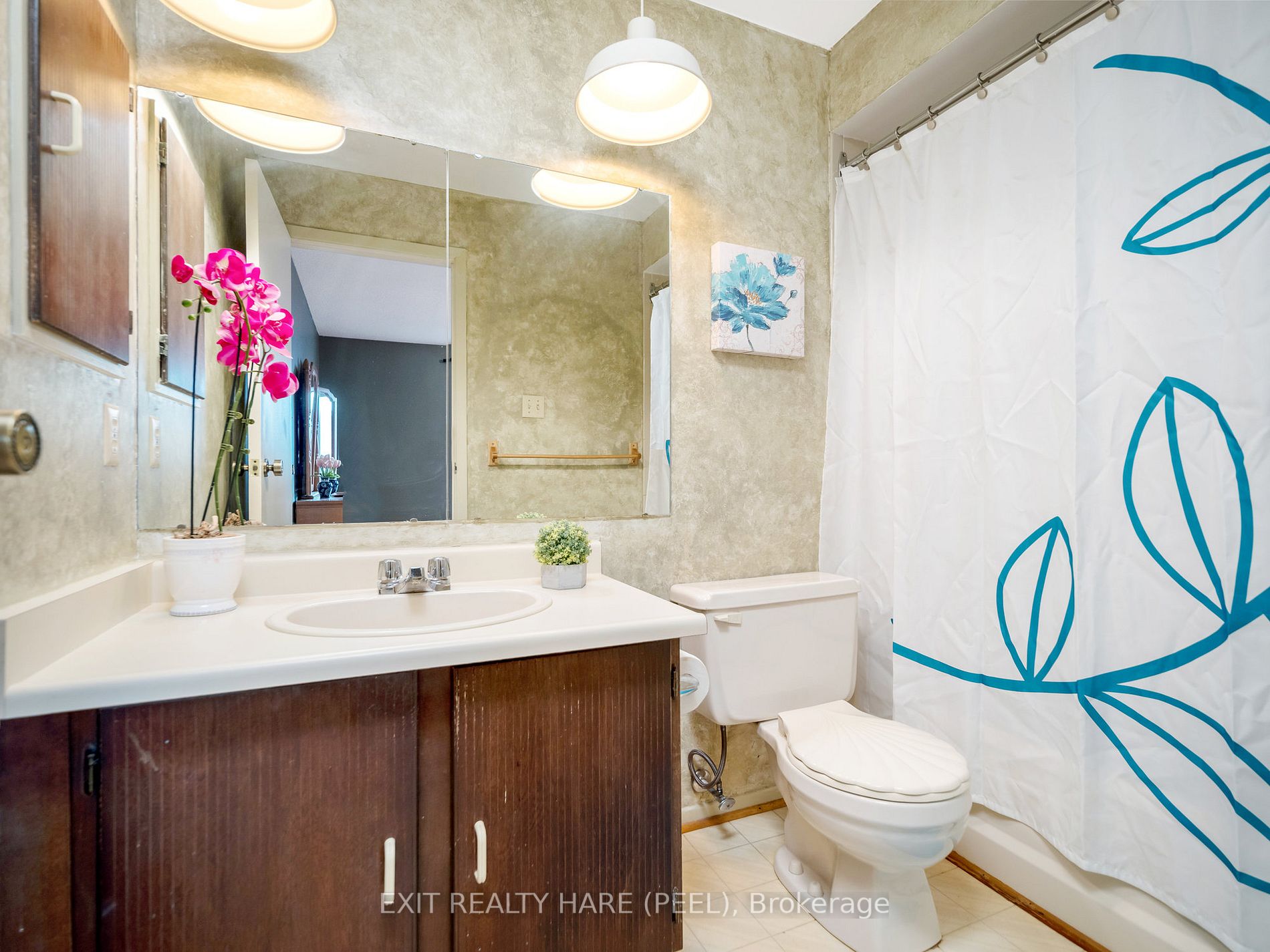 37 Ladin Dr