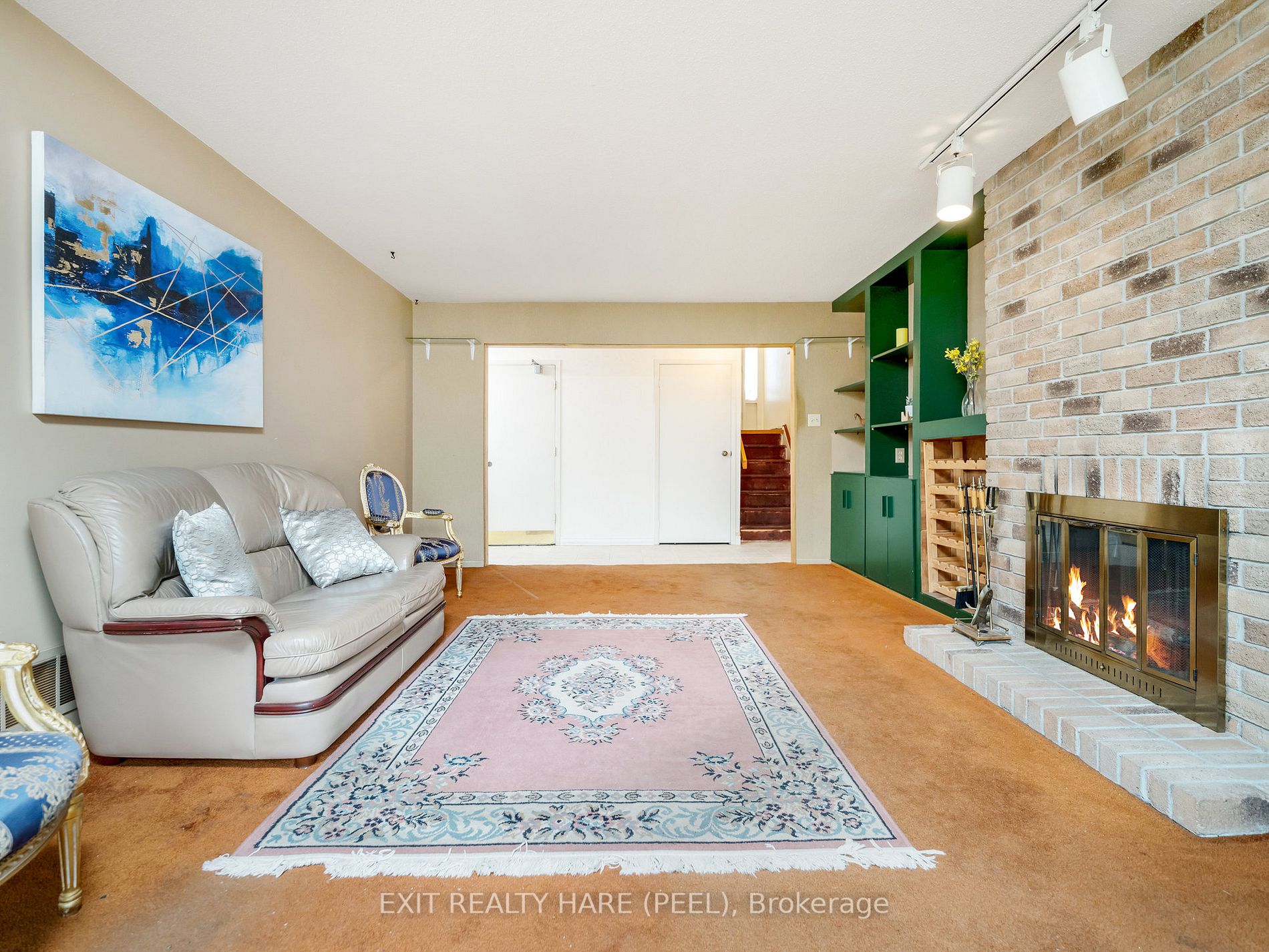 37 Ladin Dr