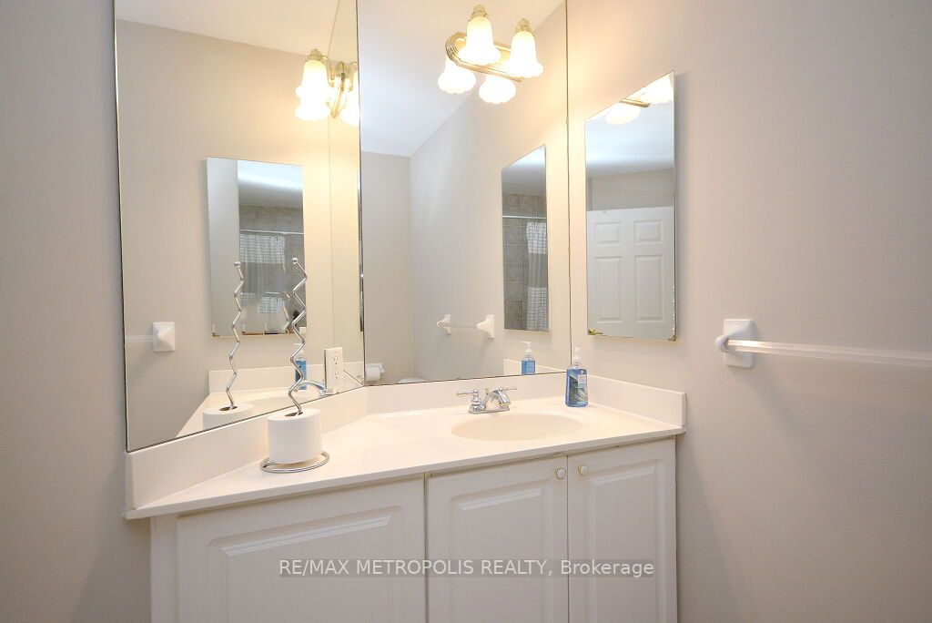 25 Kingsbridge Garden Circ, #2612