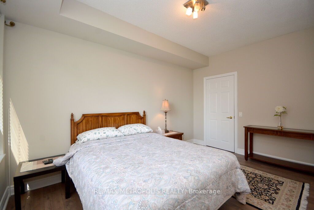 25 Kingsbridge Garden Circ, #2612