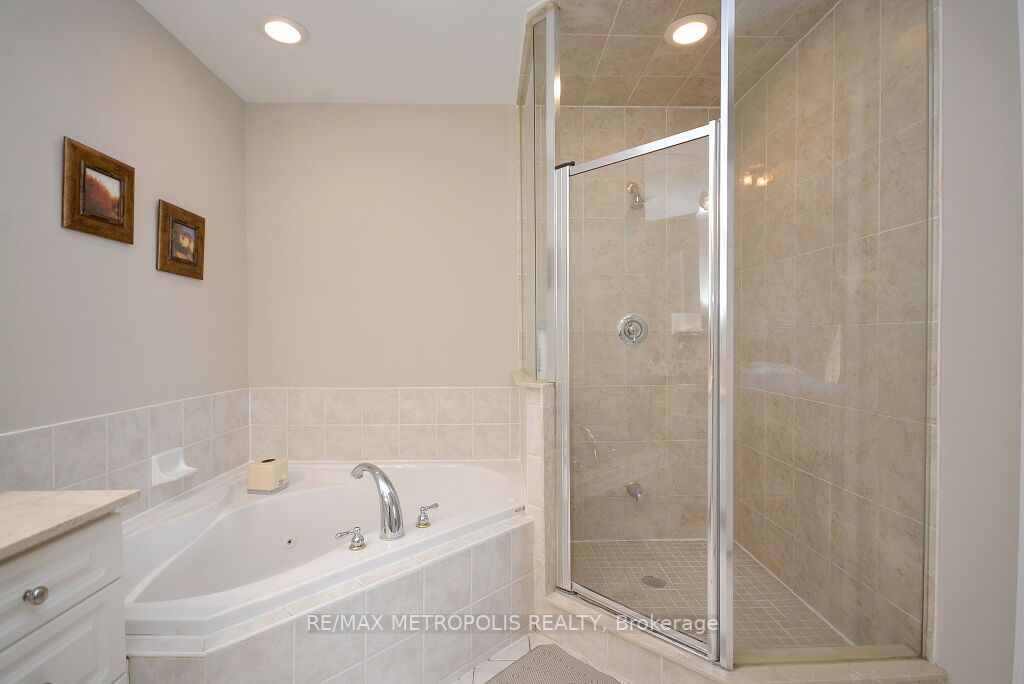 25 Kingsbridge Garden Circ, #2612