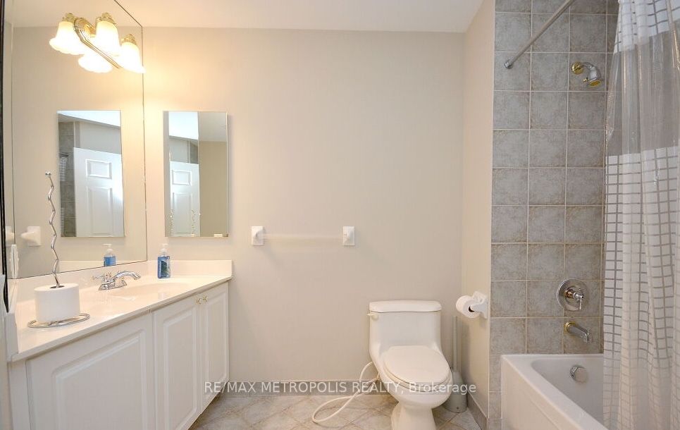 25 Kingsbridge Garden Circ, #2612