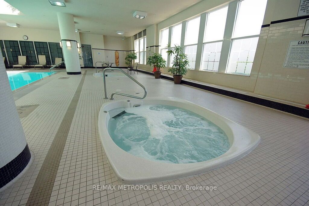 25 Kingsbridge Garden Circ, #2612