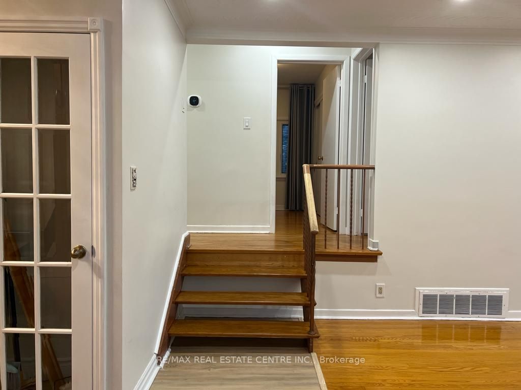 903 Tenth St, #Main