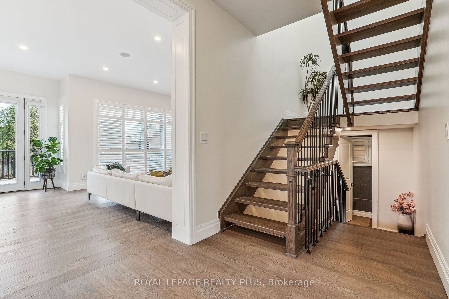 325 Ashbury Rd