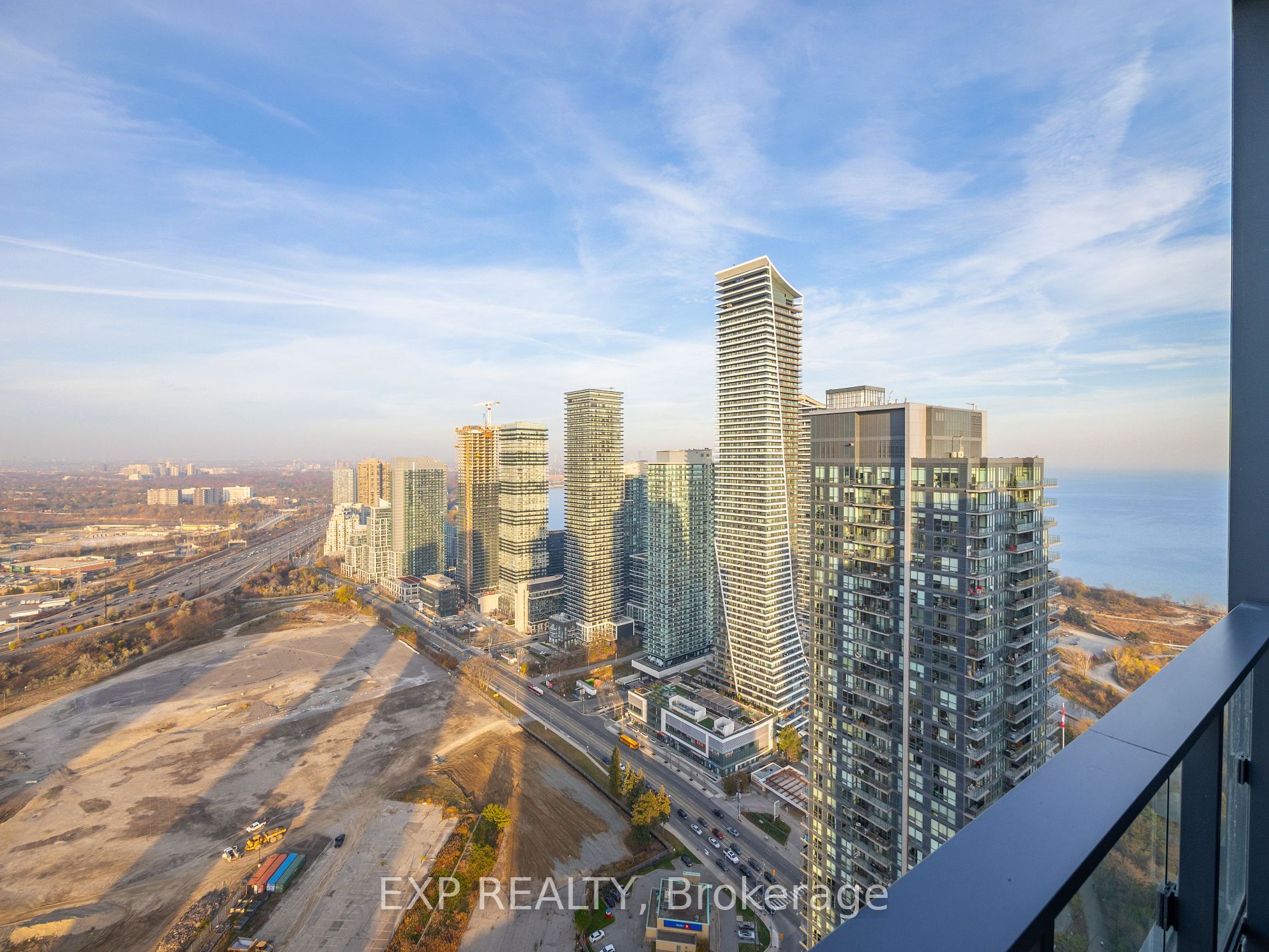 2220 Lakeshore Blvd W, #Lph 05