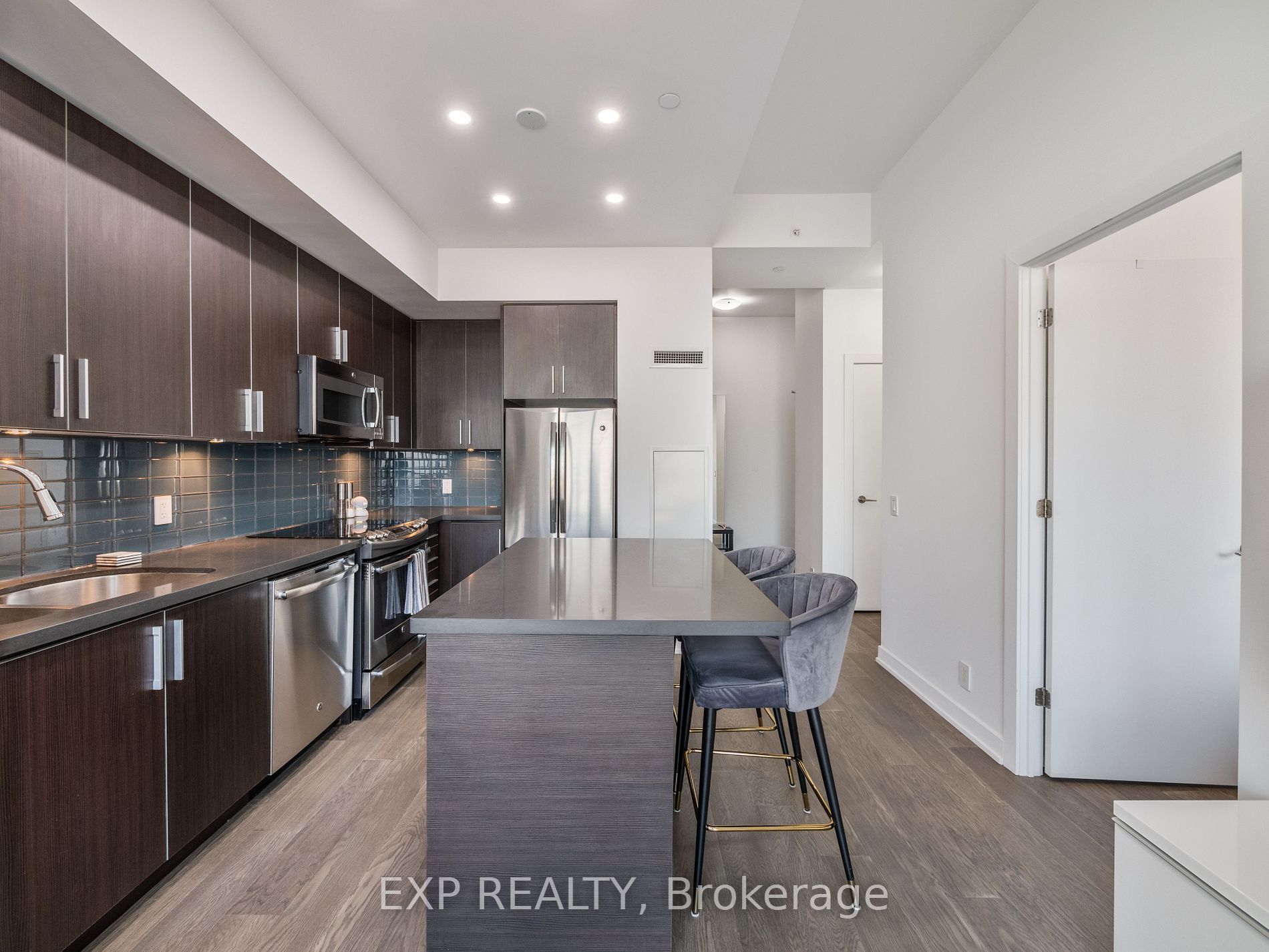 2220 Lakeshore Blvd W, #Lph 05