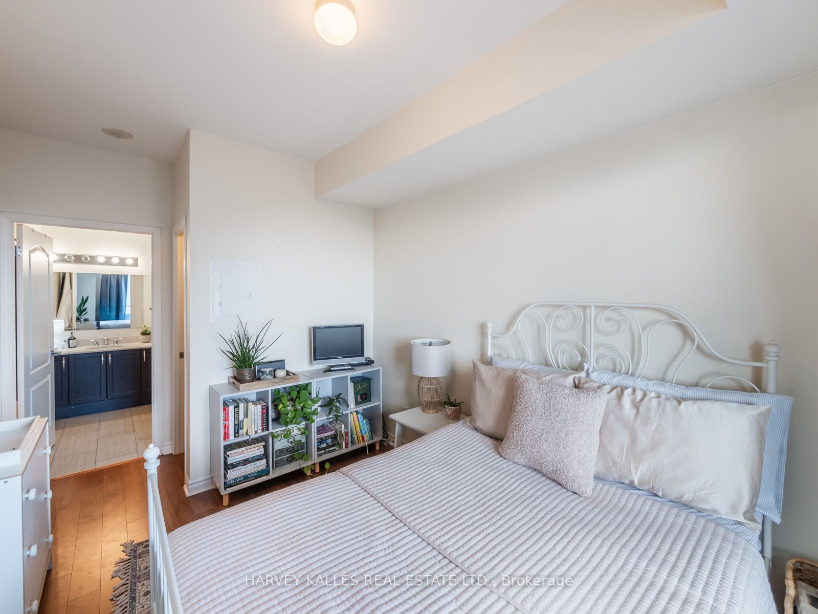 3865 Lake Shore Blvd W, #421