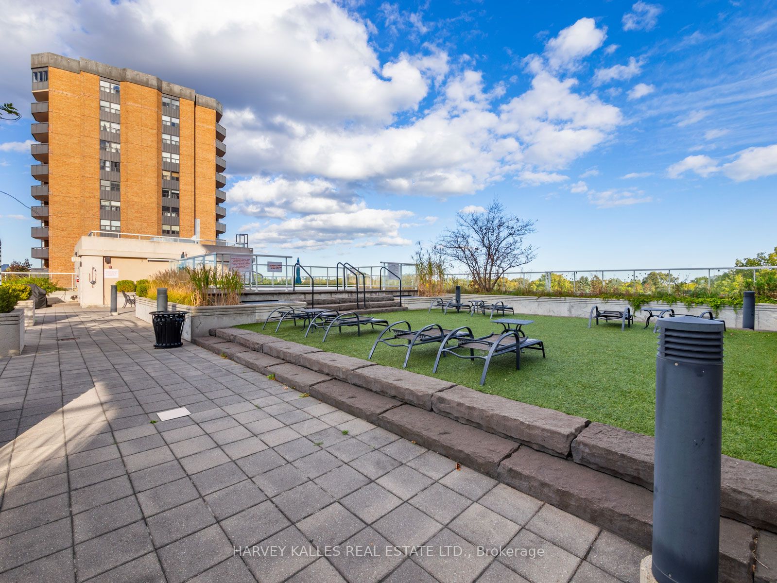 3865 Lake Shore Blvd W, #421