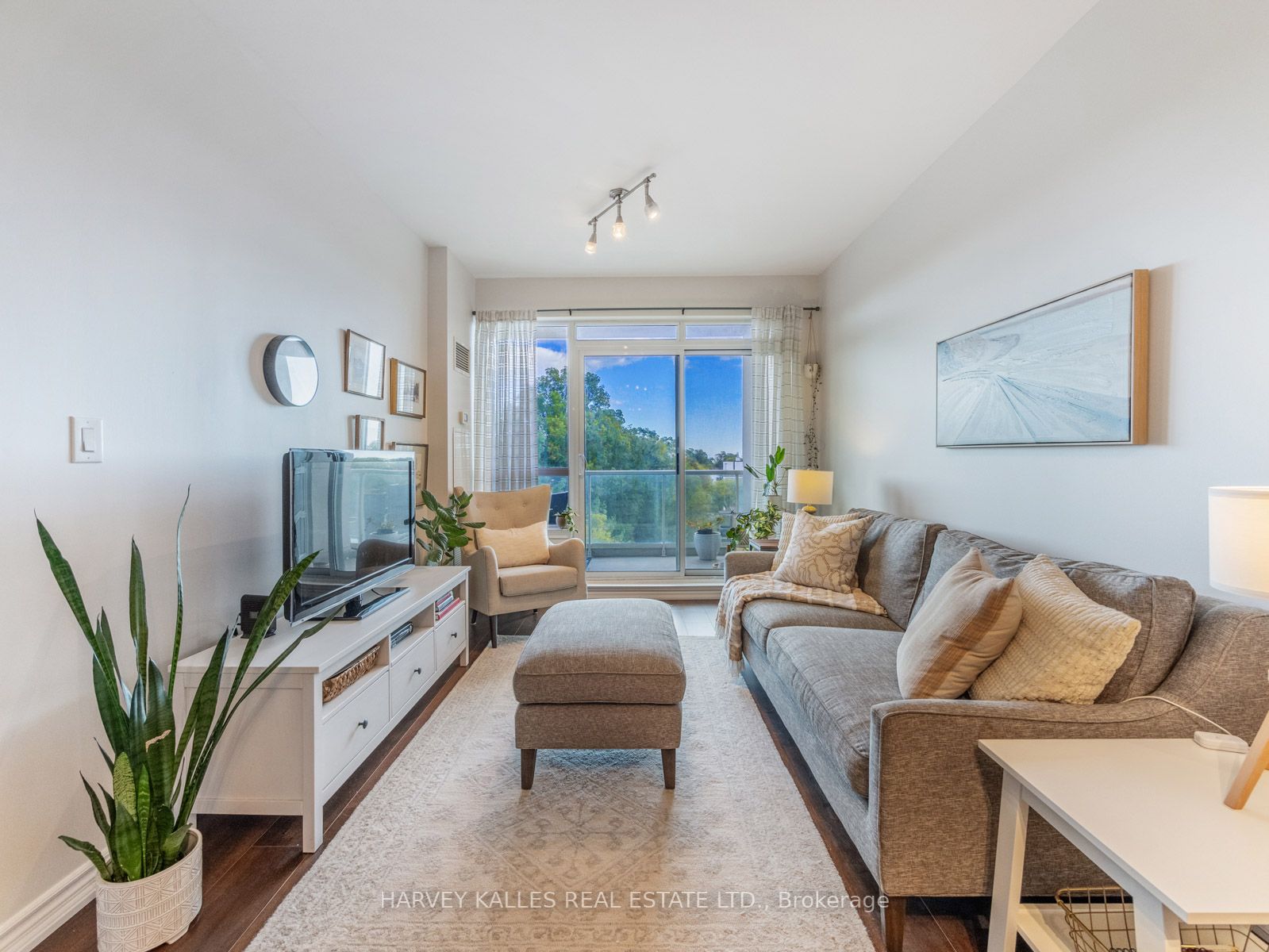 3865 Lake Shore Blvd W, #421