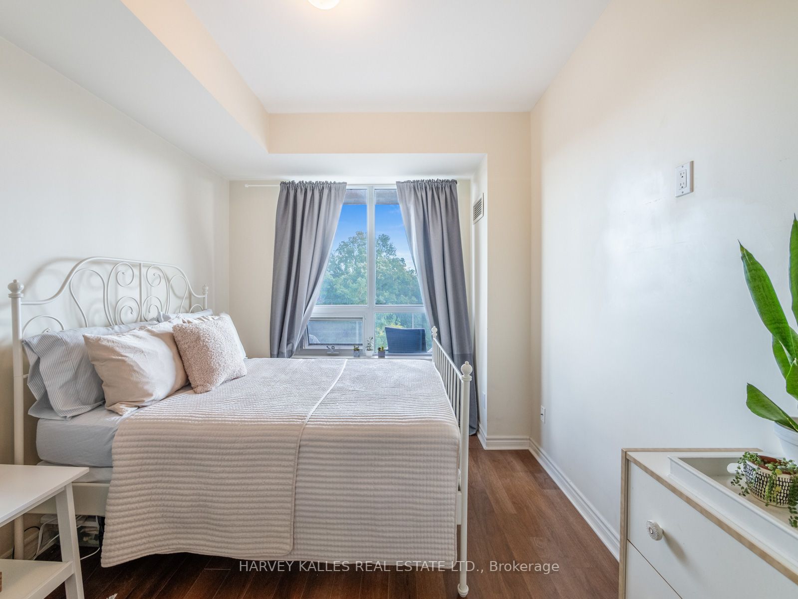 3865 Lake Shore Blvd W, #421