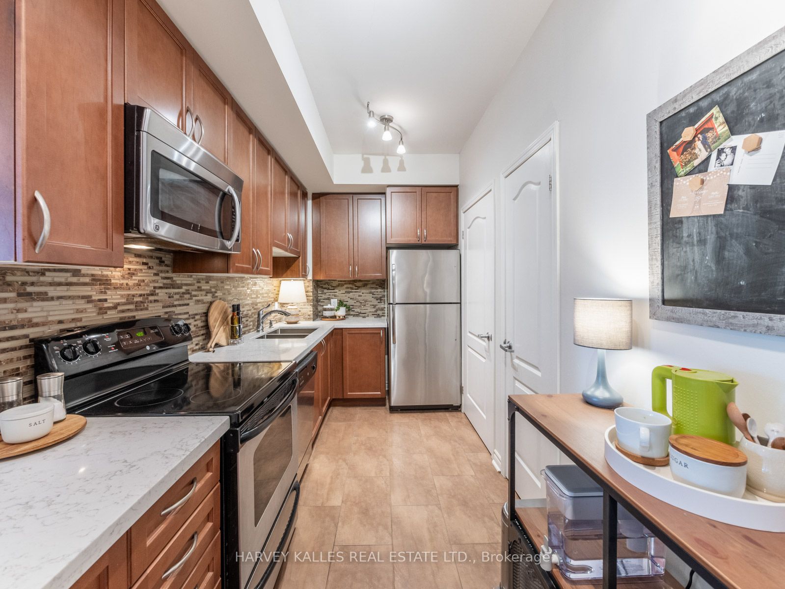 3865 Lake Shore Blvd W, #421