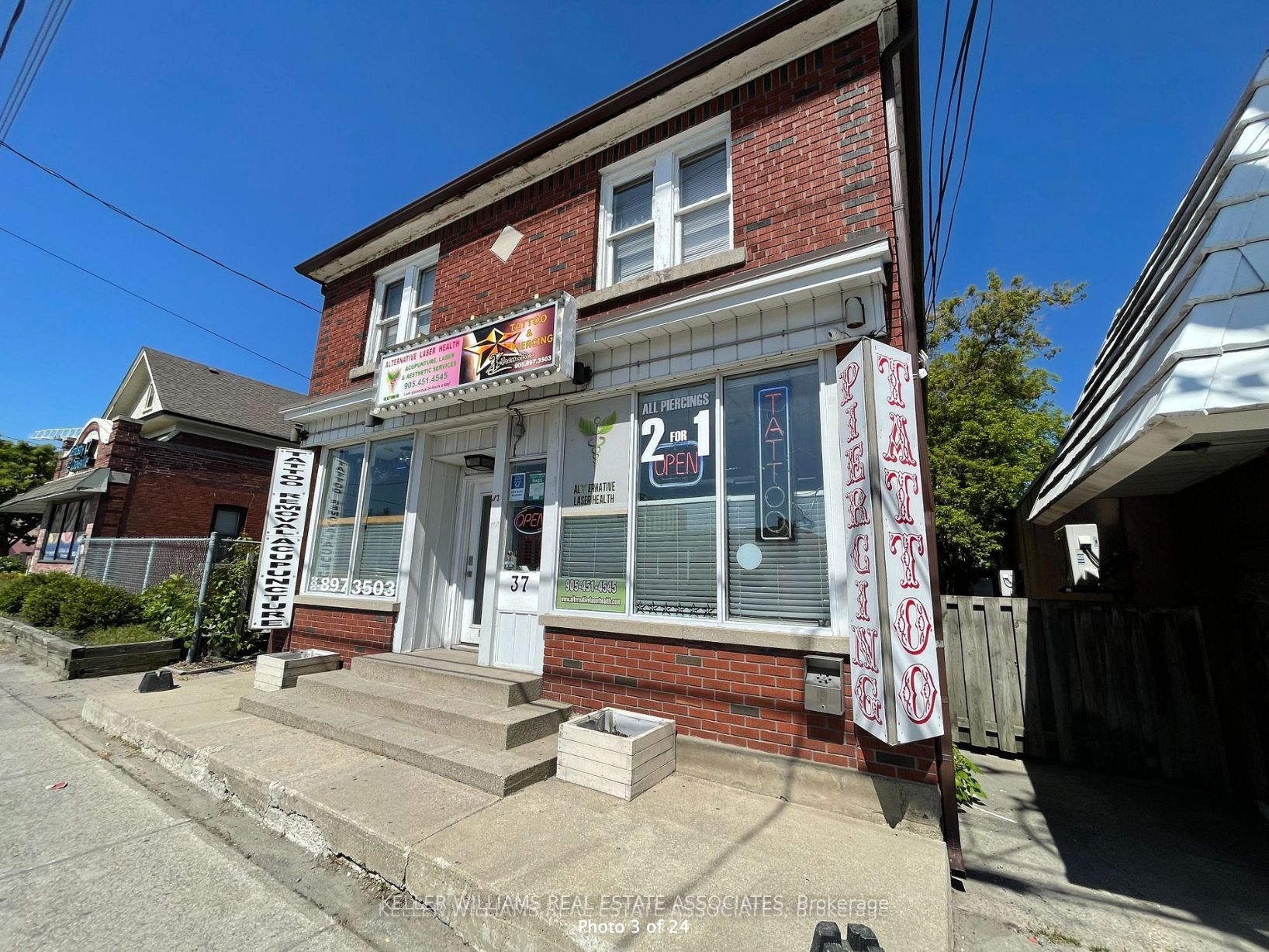 37 Dundas St W