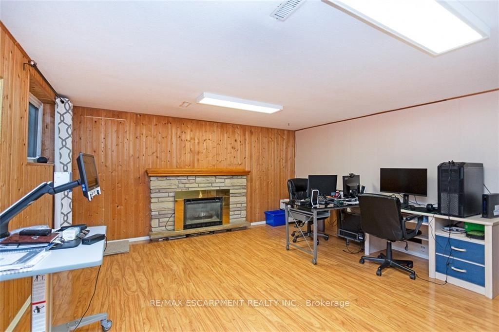 1044 Marley Cres