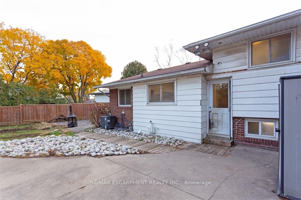 1044 Marley Cres