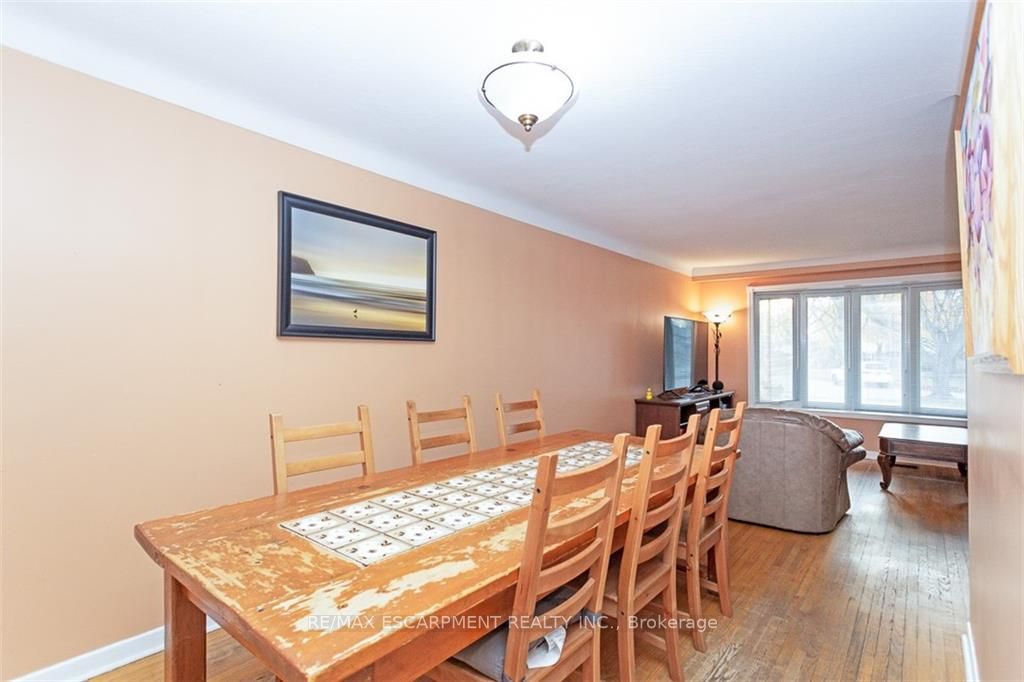 1044 Marley Cres