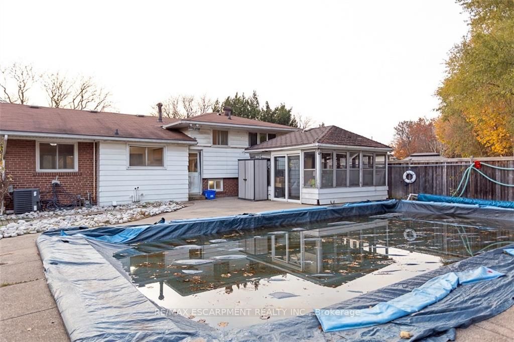 1044 Marley Cres