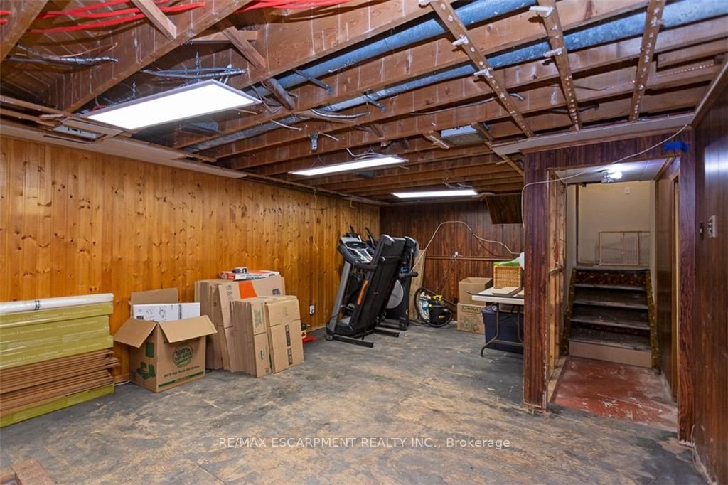 1044 Marley Cres