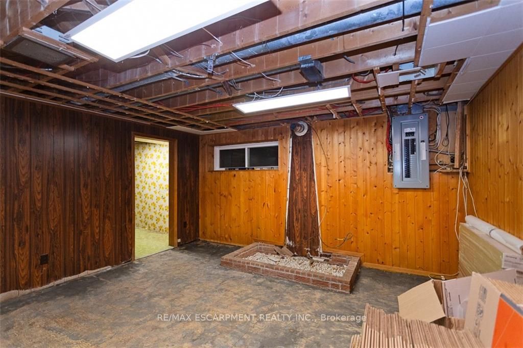 1044 Marley Cres