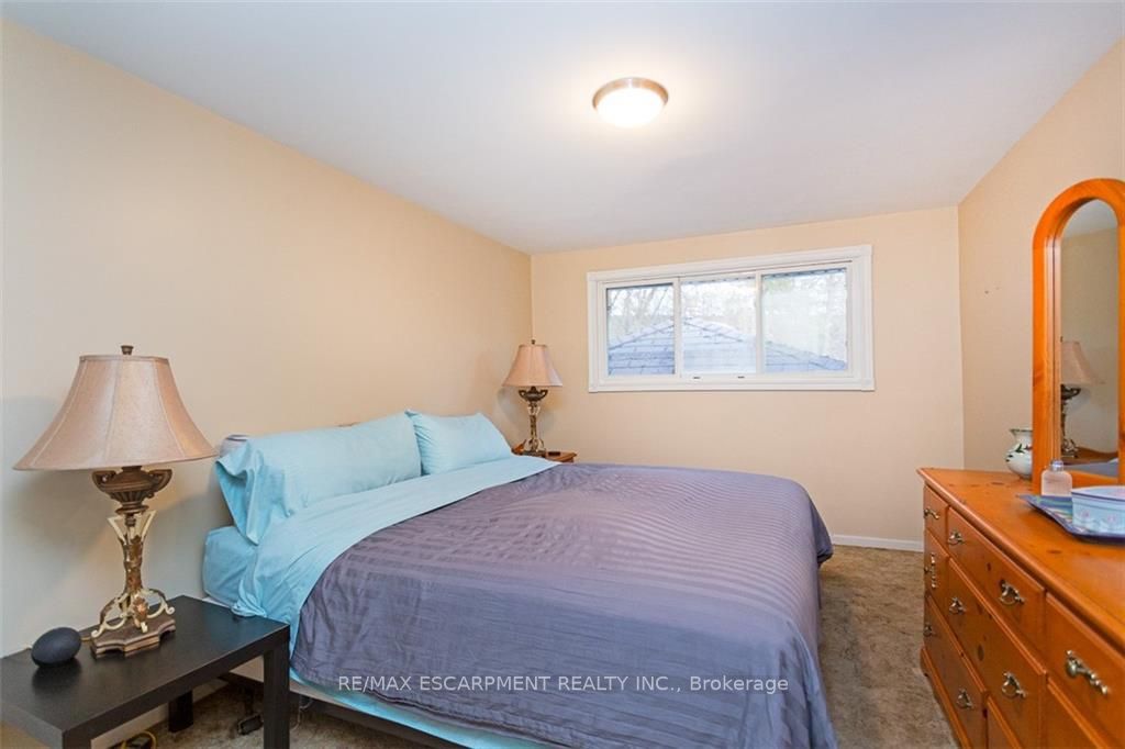 1044 Marley Cres
