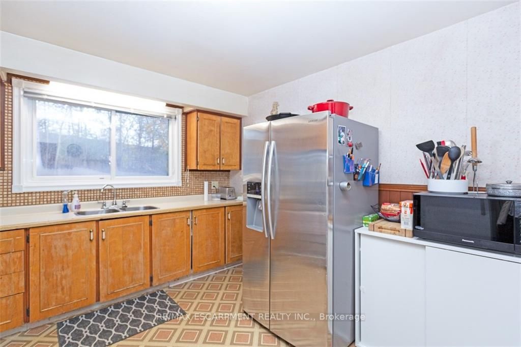 1044 Marley Cres