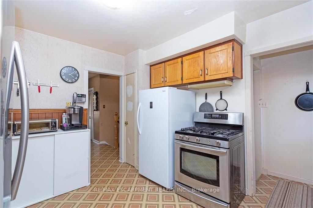 1044 Marley Cres
