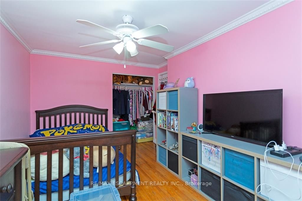 1044 Marley Cres
