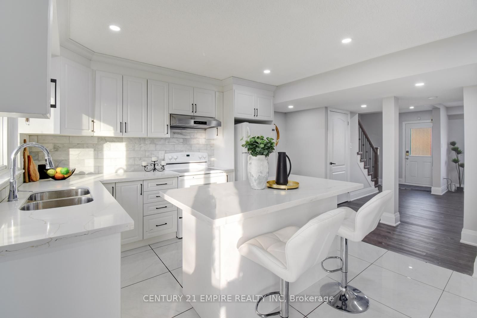900 Central Park Dr, #30