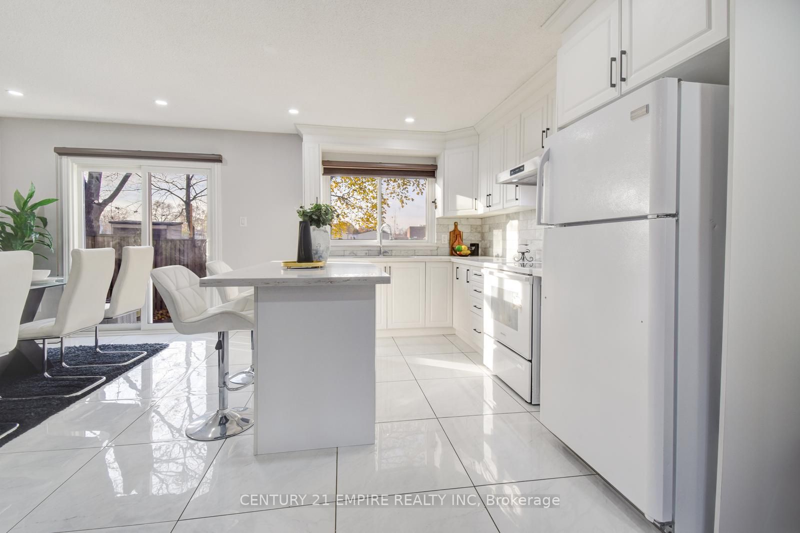 900 Central Park Dr, #30