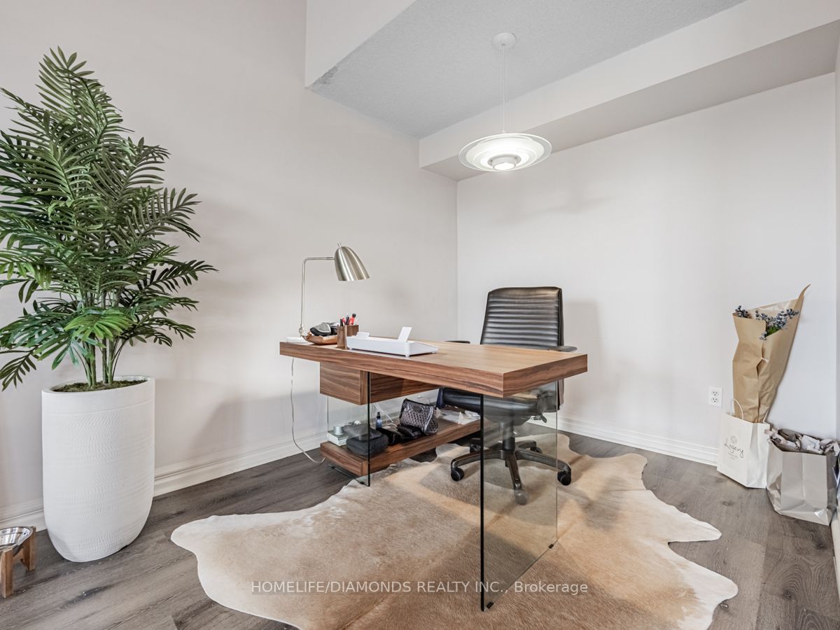 221 Robinson St, #403
