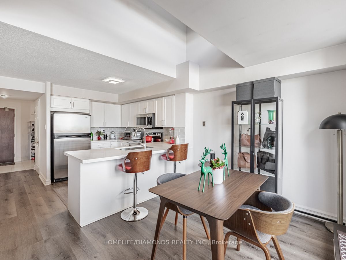 221 Robinson St, #403