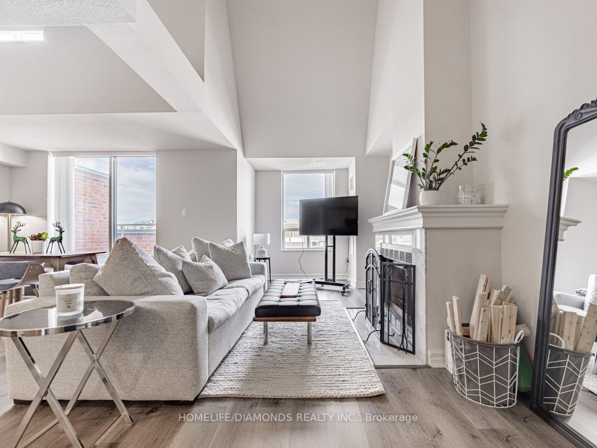 221 Robinson St, #403