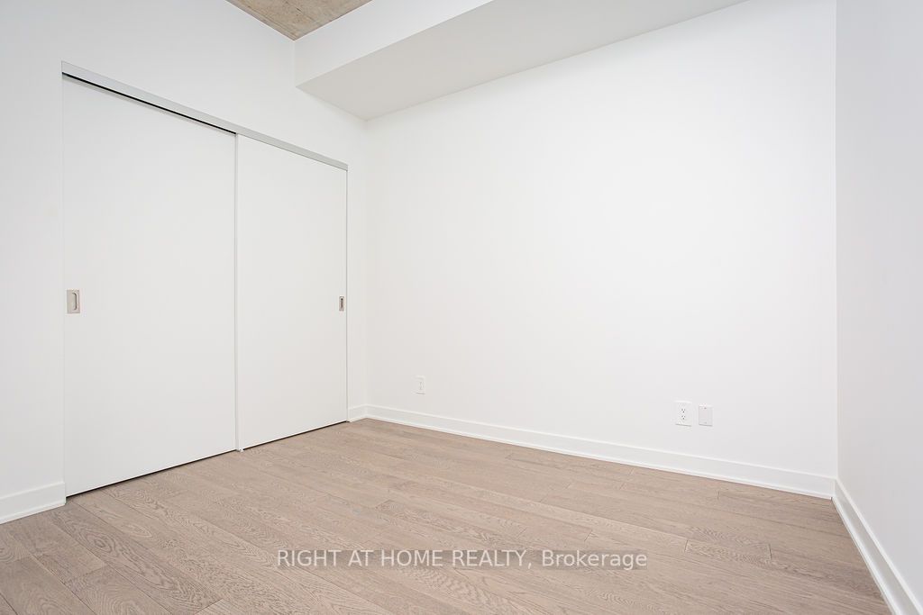 2720 Dundas St W, #204