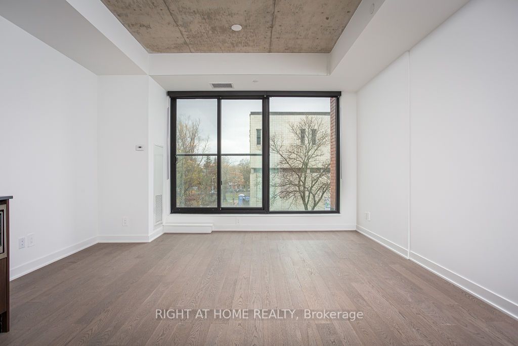 2720 Dundas St W, #204