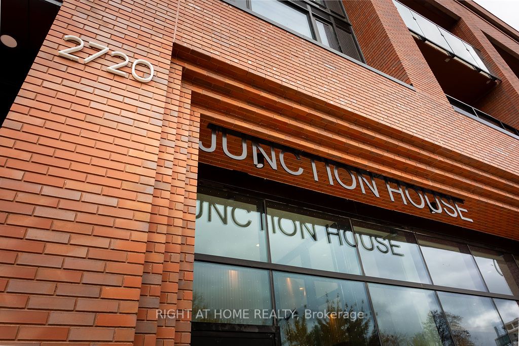 2720 Dundas St W, #204