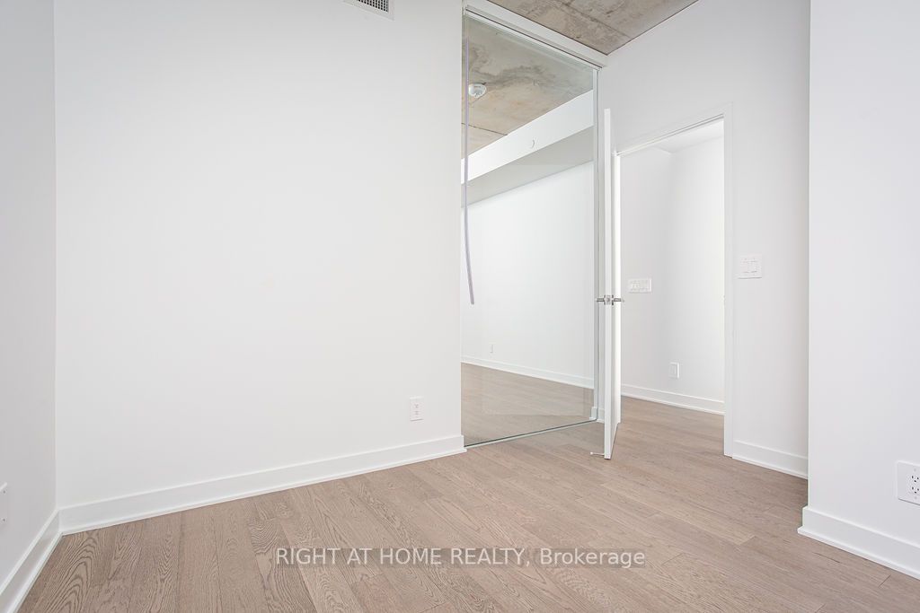 2720 Dundas St W, #204